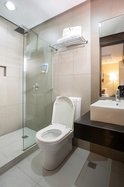 Vieve Hotel Manila Esterno foto