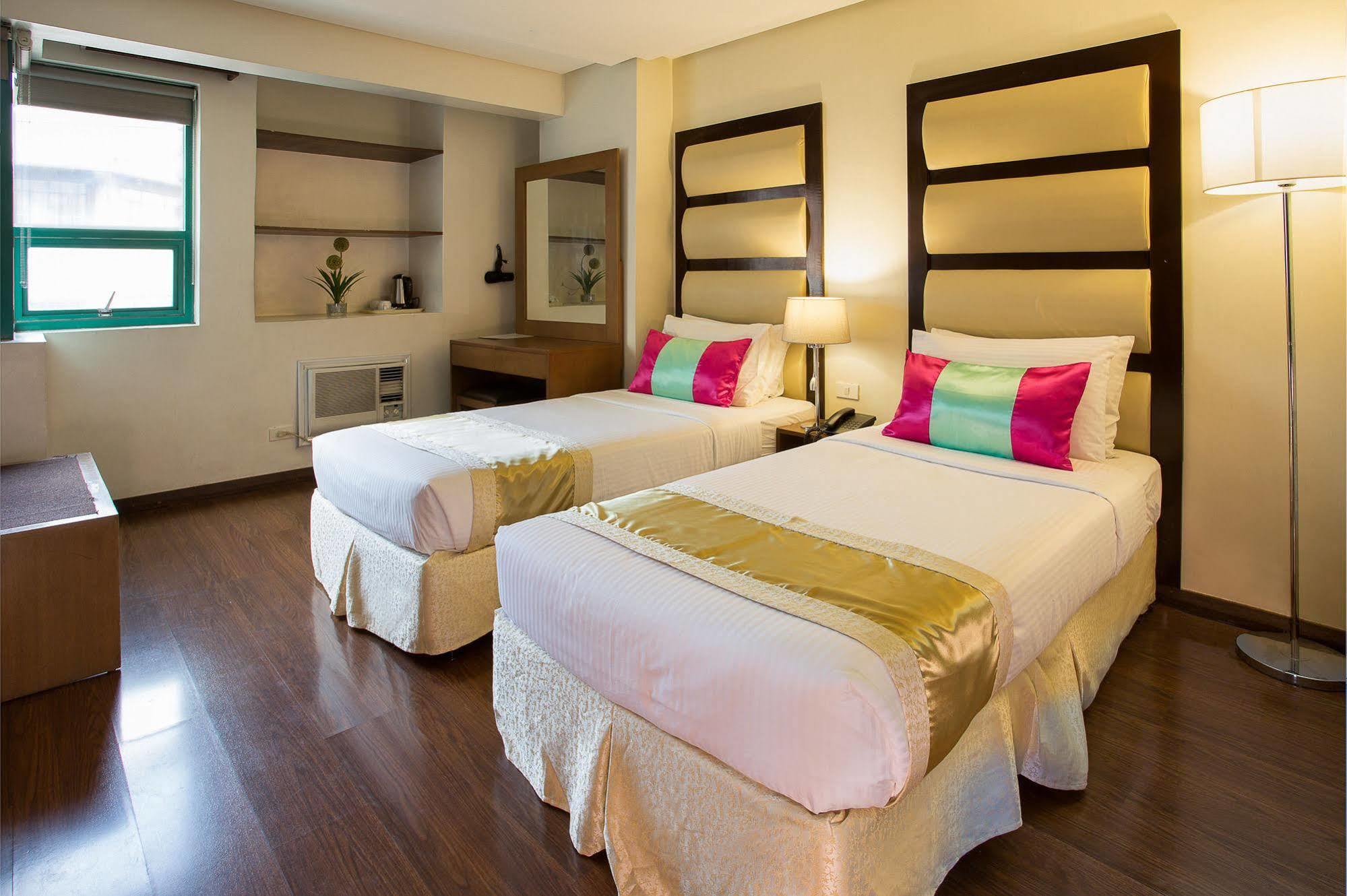 Vieve Hotel Manila Esterno foto